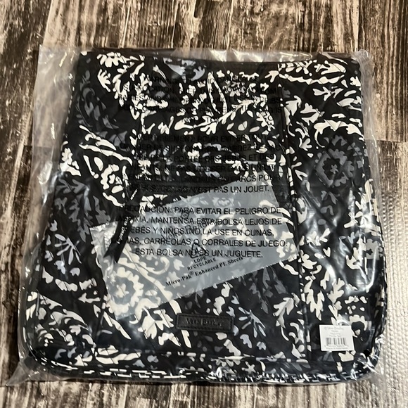 Vera Bradley Hipster in Paisley Noir NWT - Picture 7 of 8